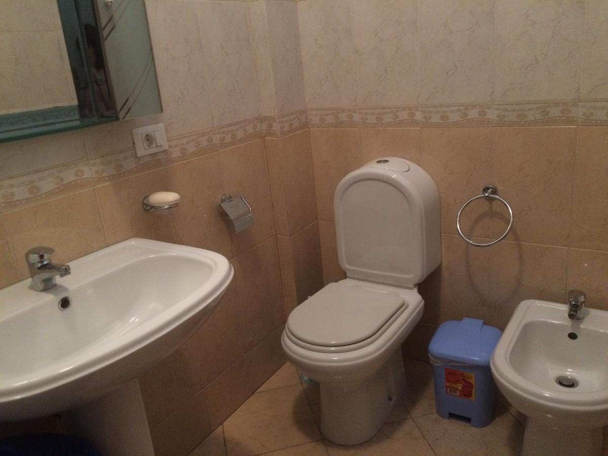Friends House Bed & Breakfast Tirana Exterior photo